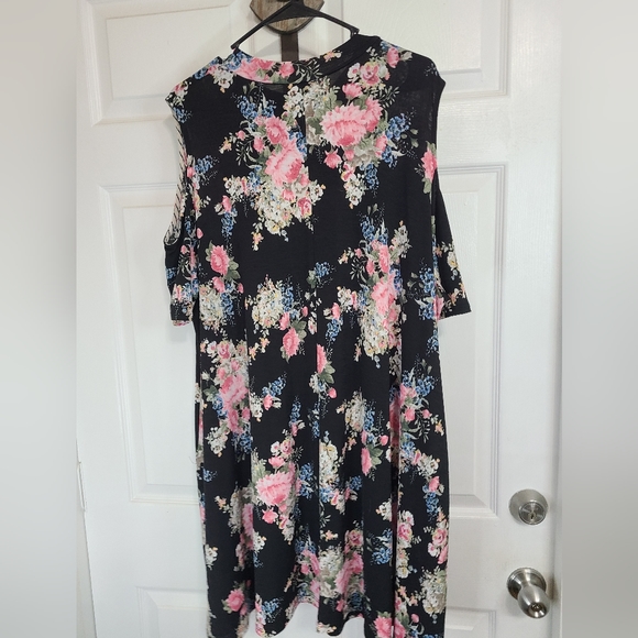 My Story Woman's Long Sleeve Dress, Size: Large Color: Black with Floral Print - Picture 13 of 14